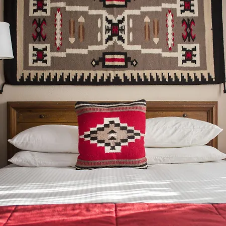 Hotel Of The Governors 4*