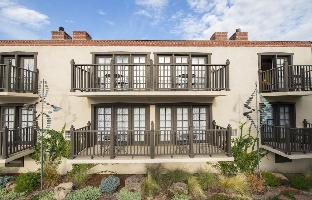 Hotel Of The Governors 4*